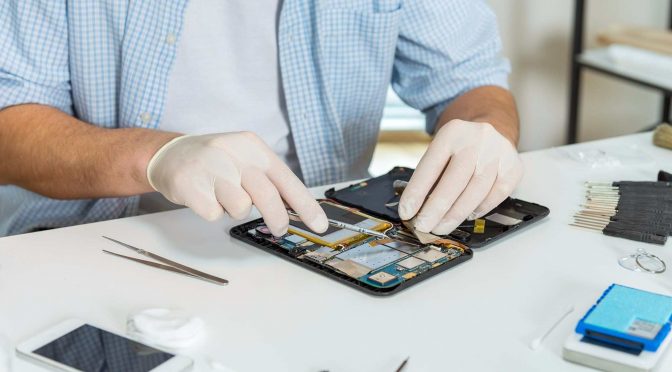 A Guide On Choosing The Best iPhone Repair Specialist